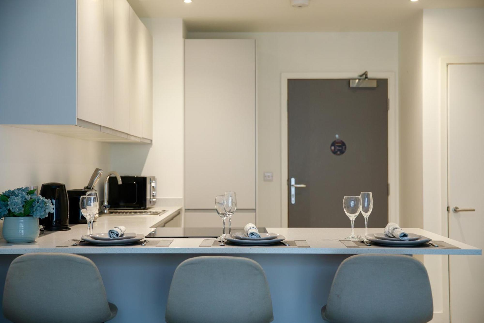 Trafford Suite Modern 1 Bed With Cinema Room Manchester Exterior photo