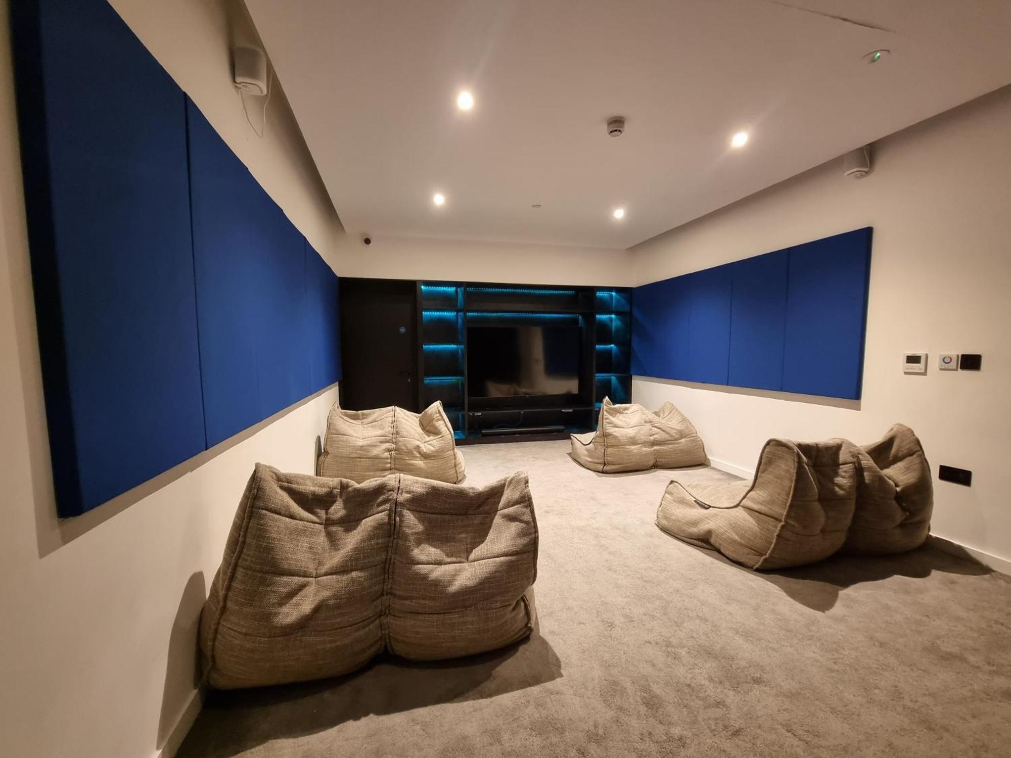 Trafford Suite Modern 1 Bed With Cinema Room Manchester Exterior photo