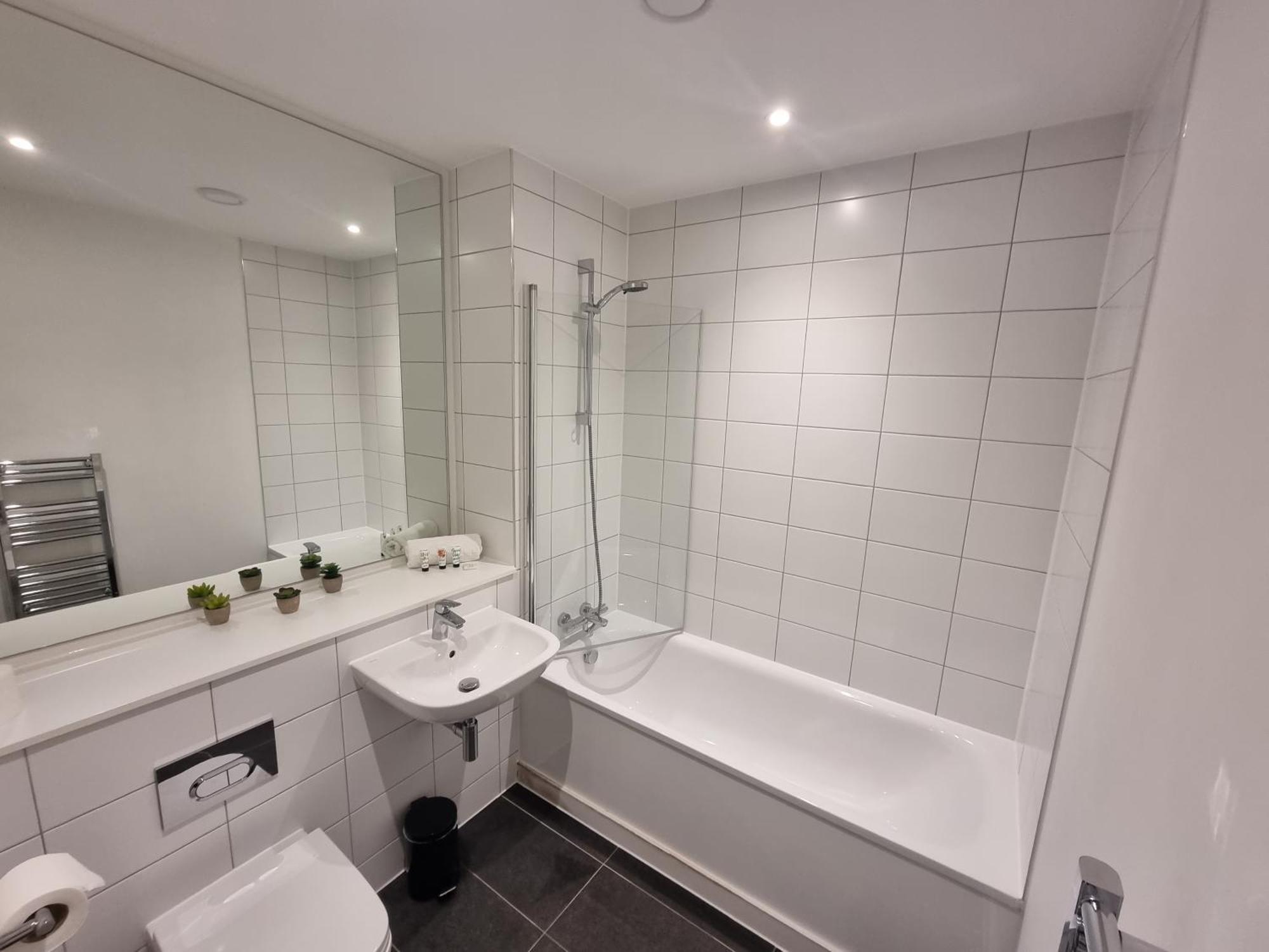 Trafford Suite Modern 1 Bed With Cinema Room Manchester Exterior photo