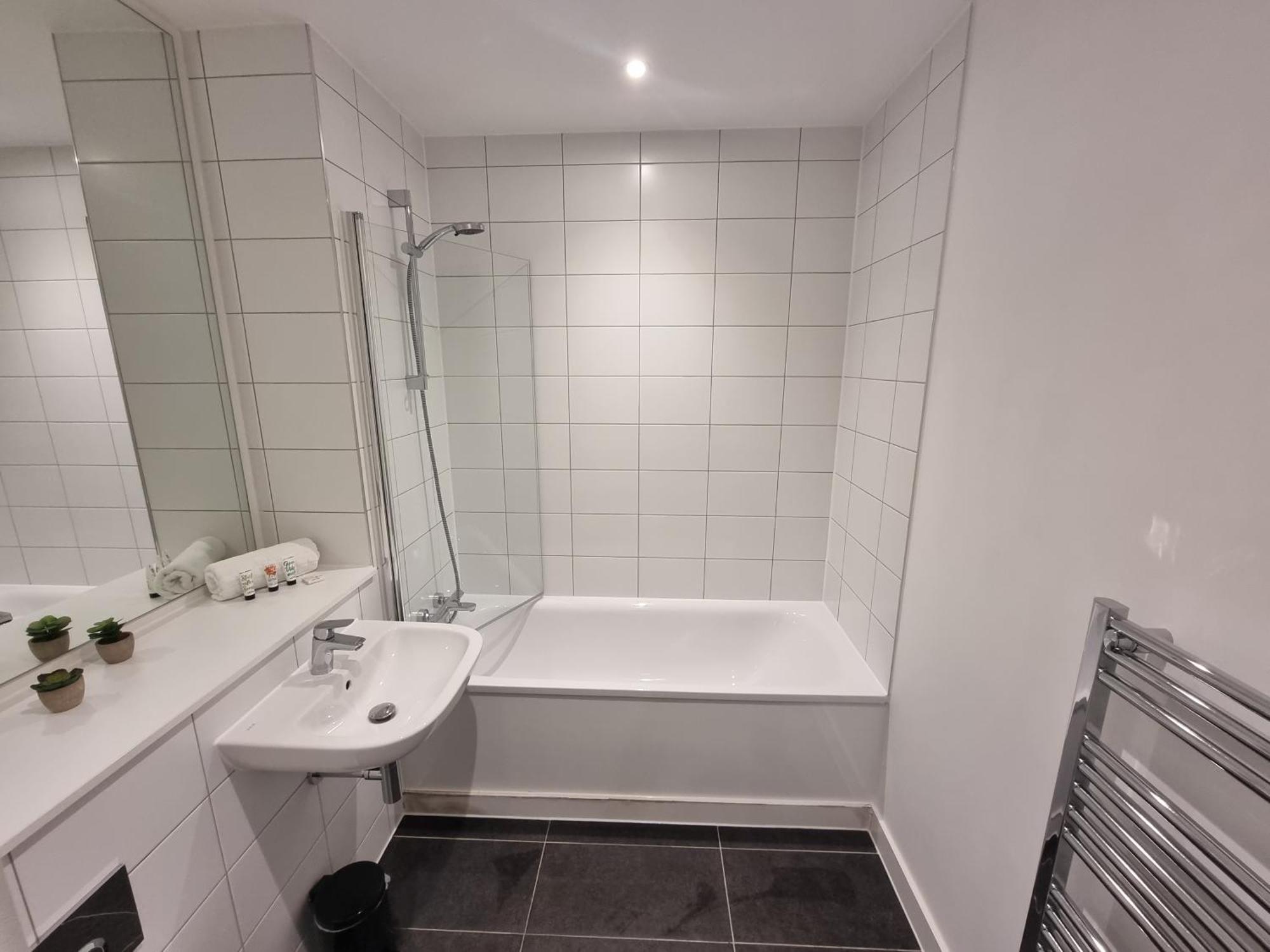 Trafford Suite Modern 1 Bed With Cinema Room Manchester Exterior photo